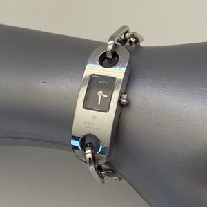 Gucci woman’s bracelet watch